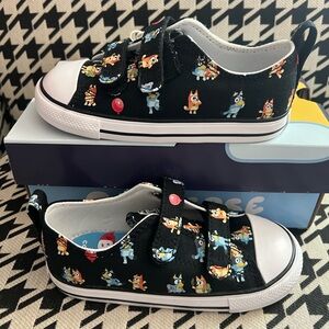 Converse x Bluey Chuck Taylor All Star 2V Low Top Sneaker Baby/Toddler- Size 10